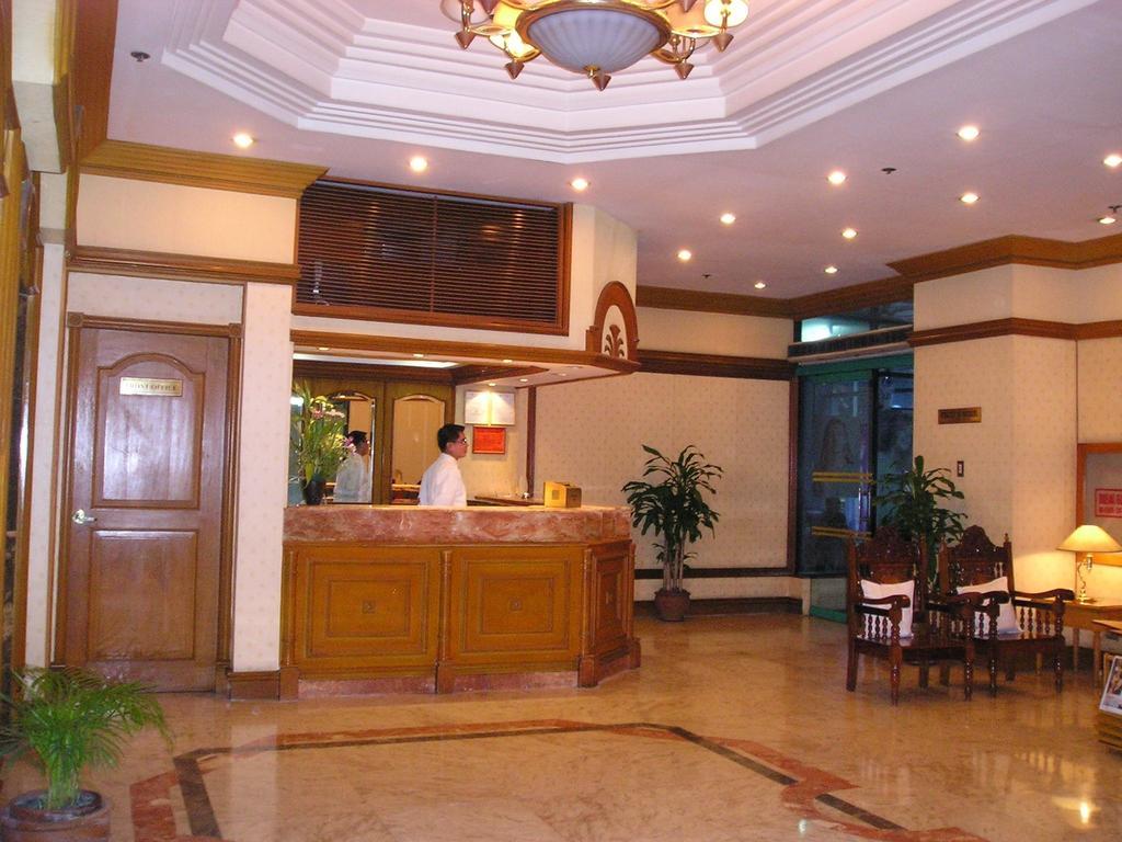 Citadel Inn Makati Makati City Екстериор снимка