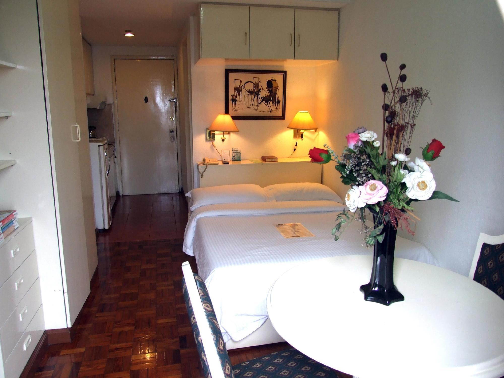 Citadel Inn Makati Makati City Екстериор снимка